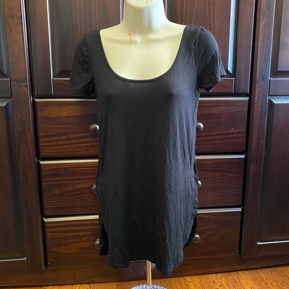 SAVVI SUNSET XS Black Wide Scoop Neck Basic Tee - Picture 9 of 9